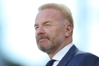 a aparat iesirea nationalei din kosovo de pe teren la bucuresti si acum poate deveni directorul sportiv al lui ac milan 68077b3376034