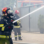 Incendiu devastator într-o locuință din comuna 23 August: Pompierii din Mangalia mobilizați cu forțe mari! 2 a luat foc o casa din comuna 23 august pompierii din mangalia intervin cu mai multe autospeciale 680903210e9d6