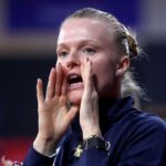 "A fost învins fără milă, dar i-a sugerat arbitrei să întrebe adversara despre deodorant!" 3 a pierdut fara drept de apel dar i a spus arbitrei sa ii ceara adversarei sa si dea cu deodorant 6801032b7e81b