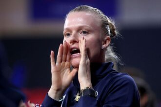 a pierdut fara drept de apel dar i a spus arbitrei sa ii ceara adversarei sa si dea cu deodorant 6801032b7e81b