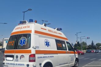 accident la intersectia bulevardului aurel vlaicu cu strada celulozei doua autoturisme s au ciocnit 67ed47cd4abe7