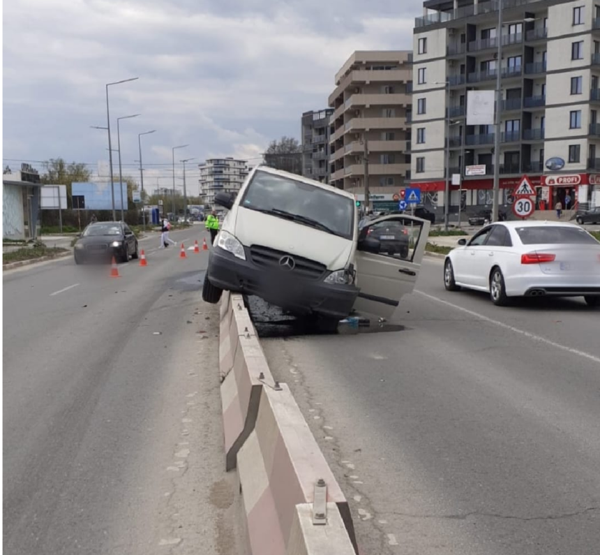 Coliziune în Mamaia, lângă Hanul cu Pește: un bărbat transportat la spital 1 accident rutier in mamaia zona hanul cu peste un barbat a ajuns la spital 67fb94ffd7853