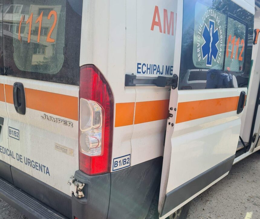 Coliziune în sensul giratoriu de la Costinești către 23 August. Forțele de ordine și echipajele medicale au ajuns rapid la locul incidentului. 1 accident rutier in sensul giratoriu de la costinesti spre 23 august politia si ambulanta au intervenit la fata locului 680f76f9d3321