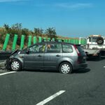 Coliziune spectaculoasă pe A2, lângă Medgidia: O mașină a lovit parapetul! 2 accident rutier pe a2 in zona medgidia un autoturism a intrat in parapet 681216efcf8a8