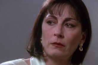 actrita anjelica huston dezvaluie ca a fost diagnosticata cu cancer am reusit sa supravietuiesc si sunt mandra 67f8cfb6d3e03