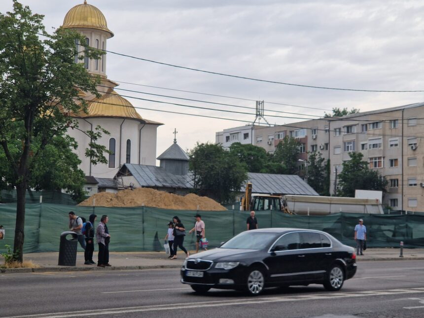 Administrația locală avansează lucrările în două sectoare ale viitorului parc din zona Galeriilor Soveja, cu termen de finalizare în această toamnă. 1 administratia locala lucreaza in doua zone ale viitorului parc din locul galeriilor soveja ce ar putea fi terminat in toamna 680961f328ee4