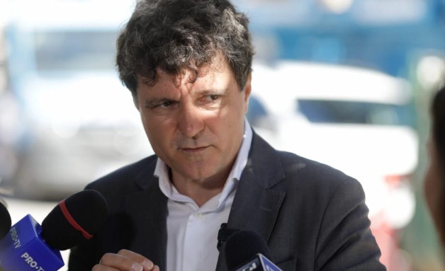 AEP a sesizat Parchetul în cazul lui Nicușor Dan: Declarații de donații ilegale și utilizarea vehiculului primăriei pentru campanie electorală 1 aep l a dat pe nicusor dan pe mana parchetului donatii nelegal declarate si folosirea masinii primariei in scop electoral 680a7ef7a0667