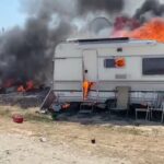 Urgent la Hârșova! Incendiu devastator la o rulotă în apropierea băilor Puturoasa, doi seniori suferă arsuri severe. 3 alerta la harsova arde o rulota in zona bailor puturoasa doi varstnici au arsuri grave 6803c08b11501