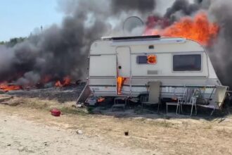 alerta la harsova arde o rulota in zona bailor puturoasa doi varstnici au arsuri grave 6803c08b11501