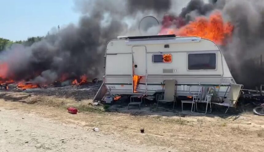 Urgent la Hârșova! Incendiu devastator la o rulotă în apropierea băilor Puturoasa, doi seniori suferă arsuri severe. 1 alerta la harsova arde o rulota in zona bailor puturoasa doi varstnici au arsuri grave 6803c08b11501
