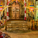 Furtună pe rețelele sociale: O imagine interzisă cu o relicvă sfântă a lui Buddha de la Templul Dintelui din Sri Lanka stârnește controverse! 2 alerta la templul dintelui din sri lanka o fotografie interzisa cu o relicva sacra a lui buddha a devenit virala pe retelele sociale 68056e12906dc