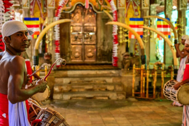 alerta la templul dintelui din sri lanka o fotografie interzisa cu o relicva sacra a lui buddha a devenit virala pe retelele sociale 68056e12906dc