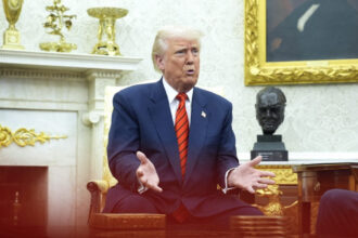analiza riscurile politice la care se supune donald trump in urma pariului sau pe taxe vamale 67ef5aca1669e