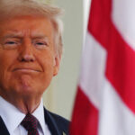 Impactul taxelor lui Donald Trump asupra economiei globale: speranțele de soluții rapide se risipesc sub influența președintelui american. 3 analiza taxele lui donald trump dinamiteaza economia mondiala speranta unei solutii rapide e spulberata de zelul presedintelui sua 67f594745f246