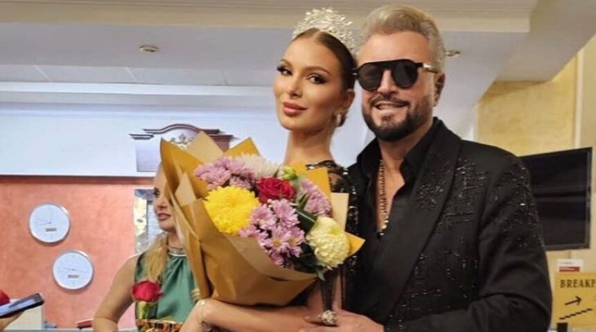 Declarația surprinzătoare a Nicollei Fota, partenera lui Cătălin Botezatu, despre nunta cu designerul: „Cel mai minunat om pe care l-am întâlnit” 1 anuntul facut de nicolle fota iubita lui catalin botezatu despre casatoria cu designerul cel mai bun om intalnit 680b360c45d8d