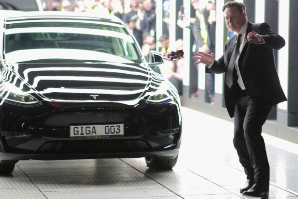 aproape jumatate dintre americani au o parere negativa despre tesla si elon musk sondaj cnbc 680880e41b2b6