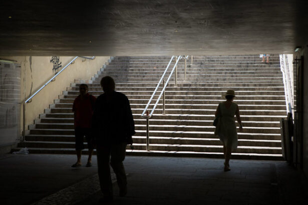 aproximativ patru milioane de persoane sunt inactive economic la nivel national 67f3abb30ba24