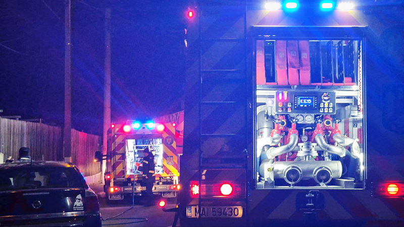Incendiu devastator în apropierea fostului hotel BTT din Constanța: Pompierii mobilizați cu echipaje multiple! 1 arde o cladire din spatele fostului hotel btt din constanta pompierii intervin cu mai multe autospeciale 68068094762c1