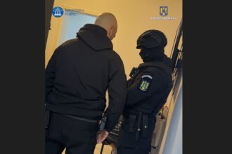 arestat la constanta pentru trafic de droguri si proxenetism mascatii l au vizitat la domiciliu si i au confiscat obiectul muncii 67ed47e514ed6