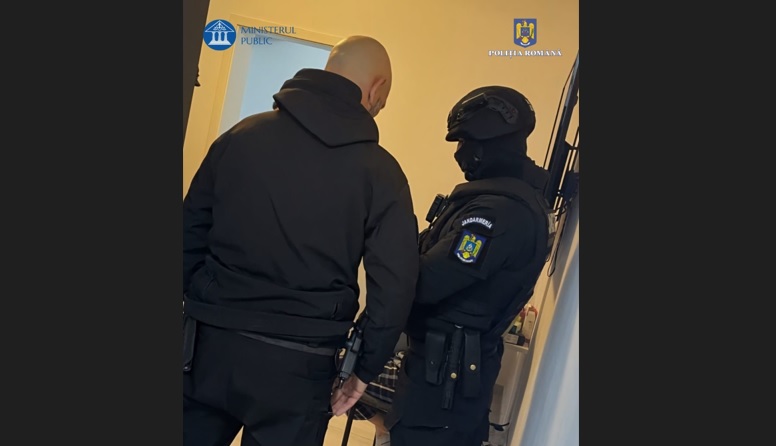Capturat în Constanța: Percheziții fulger la locuința unui suspect de trafic de droguri și proxenetism, mascații confiscându-i bunurile ilicite. 1 arestat la constanta pentru trafic de droguri si proxenetism mascatii l au vizitat la domiciliu si i au confiscat obiectul muncii 67ed47e514ed6