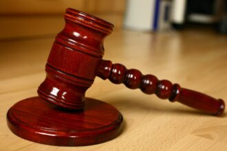 barbatul care a ucis cu cruzime doi catei liber sa meaga la munca judecatorii au decis sa il trimita in arest la domiciliu 680a58f7589c5
