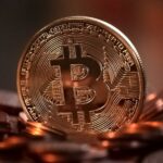 Bitcoin depășește din nou 90.000 de dolari, investitorii îl consideră o opțiune viabilă în fața dolarului în declin și a fluctuațiilor bursiere 3 bitcoin a revenit peste pragul de 90 000 de dolari investitorii il vad drept alternativa la dolarul in scadere si actiunile volatile 68087f5f321fd