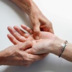 Caloria.ro - Mâinile tale sunt amorțite? Descoperă ce probleme de sănătate se pot ascunde în spatele acestui simptom! 3 caloria ro iti amortesc mainile ce afectiuni pot ascunde 67ef6b95eb465