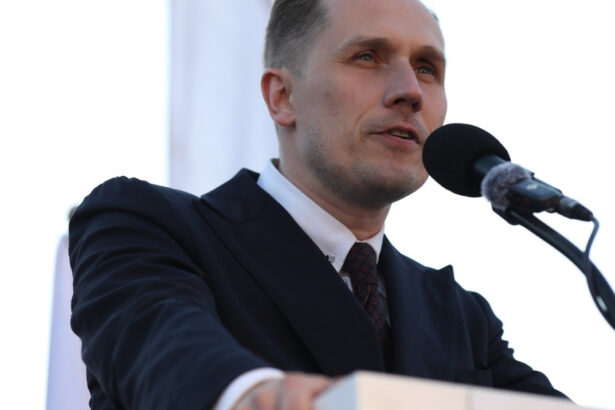 candidatul extremei drepte la alegerile prezidentiale din polonia mizeaza pe tiktok precum calin georgescu in romania 68113d540da65