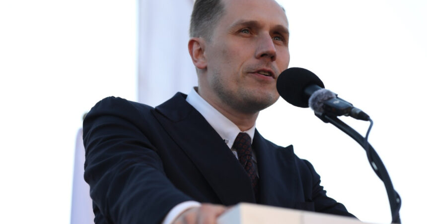 candidatul extremei drepte la alegerile prezidentiale din polonia mizeaza pe tiktok precum calin georgescu in romania 68113d540da65