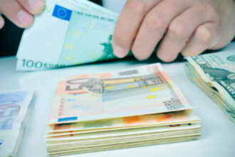 castigatorul neasteptat al haosului provocat de tarifele lui trump euro surprinde pietele financiare 67fcec9495b2c