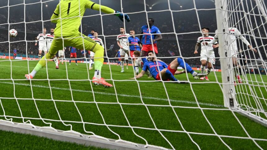 Șoc în fotbal! Gardianul imbatabil împotriva FCSB-ului își schimbă echipa pentru 8.000.000 de euro! 1 ce lovitura portarul care n a primit gol de la fcsb se transfera pentru 8 000 000 euro 67f555e23f5f8