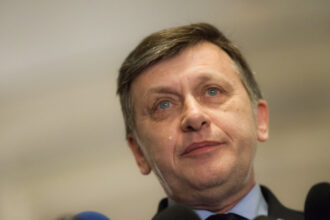 ce spune prietenul lui crin antonescu din cauza caruia a fost chemat la securitate 67fecc17e6965
