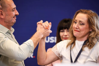 cearta intre radu mihaiu si elena lasconi pe facebook in asteptarea deciziei justitiei privind contestatia usr la hotararea bec 680108ea569b7