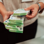 Bancherul european cu cele mai mari câștiguri: 15,6 milioane de euro în 2022! 3 cel mai bine platit bancher din europa continentala a castigat 156 milioane de euro anul trecut 67ec44dc36fa4