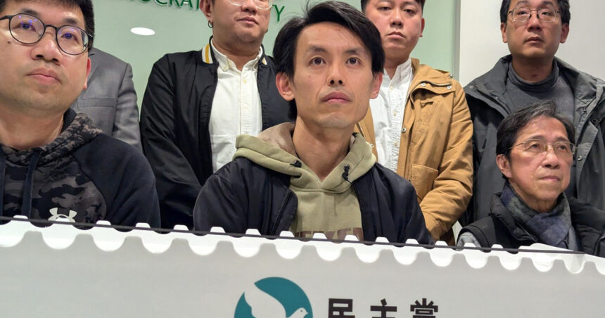 Un simbol al democrației din Hong Kong se stinge, în fața unei presiuni tot mai mari din partea Beijingului asupra opoziției 1 cel mai vechi partid pro democratie din hong kong se dizolva in contextul in care beijingul nu mai lasa loc pentru disidenta 680494f43b194