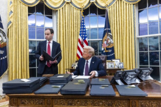 cele 10 momente cheie din primele 100 de zile de mandat prezidential al lui donald trump 680870b2a0b2a