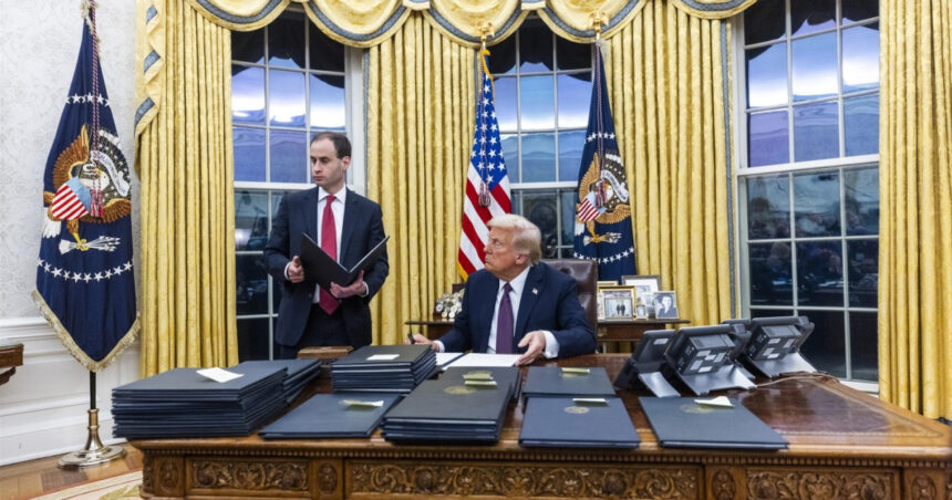 Cele 10 evenimente cruciale din primele 100 de zile ale președinției lui Donald Trump 1 cele 10 momente cheie din primele 100 de zile de mandat prezidential al lui donald trump 680870b2a0b2a