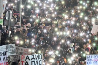 cererile uniunii europene sunt aproape aceleasi cu ale manifestantilor de pe strazile serbiei spune comisarul pentru extindere 67ff4d93779ad