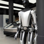 China îngrădește avansul roboților umani ai lui Musk: Negocieri și cerințe din partea miliardarului american în fața Beijingului 2 china pune piedici robotilor umanoizi ai lui musk ce incearca sa negocieze miliardarul american si ce pretentii are beijingul 680930d4568c0