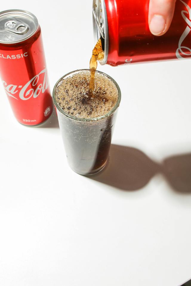 Ungaria devine centrul producției cutiilor de Coca-Cola pentru România, cu sprijinul guvernului budapestan. 1 chinezii au ales ungaria pentru a produce cutii coca cola pentru romania guvernul de la budapesta a venit cu ajutor de stat 680f3c10c7de9