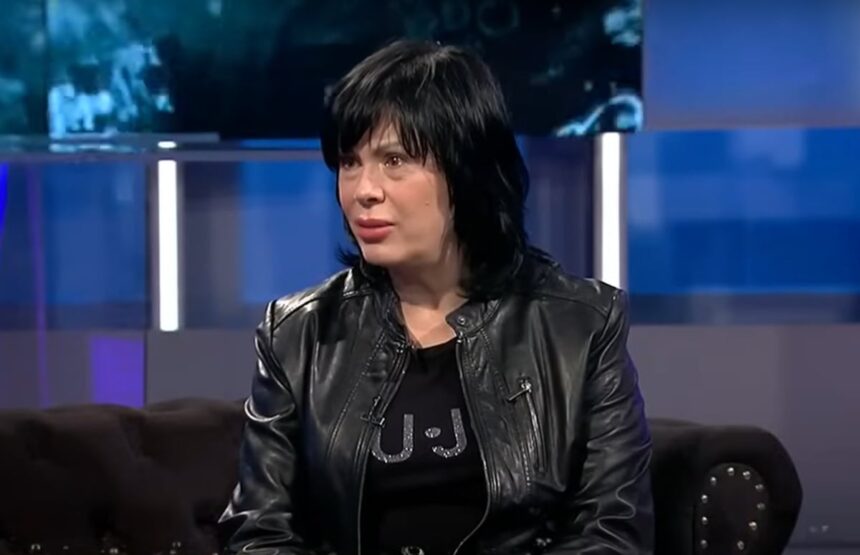 „Sursele financiare ale Marianei Moculescu pentru acoperirea restanțelor la chirie: „Proprietara locuinței nu mai comunică direct, acum se folosește de avocat”” 1 cine i a dat bani marianei moculescu sa plateasca chiria restanta proprietara garsonierei nu m a mai cautat ea de acum actioneaza prin avocat 68109bead5d7d