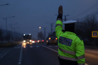 circulatie oprita pe dn 13 in judetul mures o cisterna s a rasturnat intr o curba soferul a fost ranit 67f4192995927