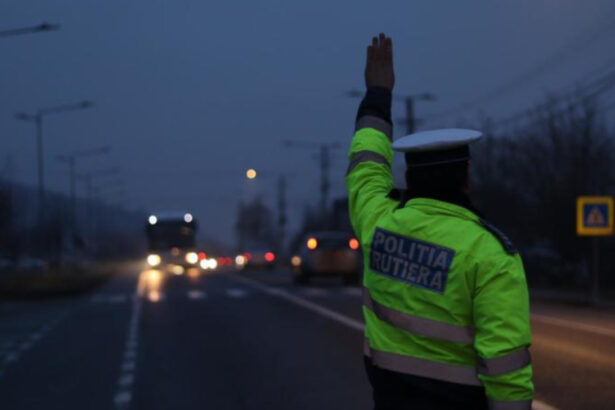 circulatie oprita pe dn 13 in judetul mures o cisterna s a rasturnat intr o curba soferul a fost ranit 67f4192995927