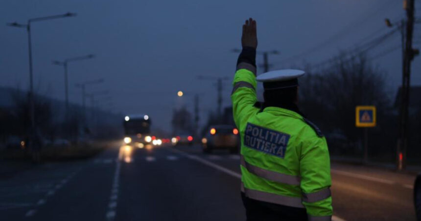 Acces interzis pe DN 13, județul Mureș: o cisternă s-a răsturnat în curbă, iar șoferul a suferit răni. 1 circulatie oprita pe dn 13 in judetul mures o cisterna s a rasturnat intr o curba soferul a fost ranit 67f4192995927