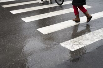 cobadin o soferita care a accidentat un copil de 5 ani pe trecerea de pietoni a fugit de la locul faptei politistii au prins o dupa jumatate de ora 6800fd2570036