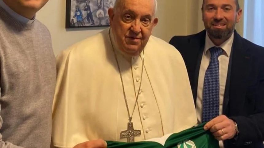 O legătură surprinzătoare în fotbal: Formația care urcă mereu în rang când un Papă își dă obștescul sfârșit 1 coincidenta stranie in fotbal echipa care promoveaza de fiecare data cand moare un papa 68075eedd0b10