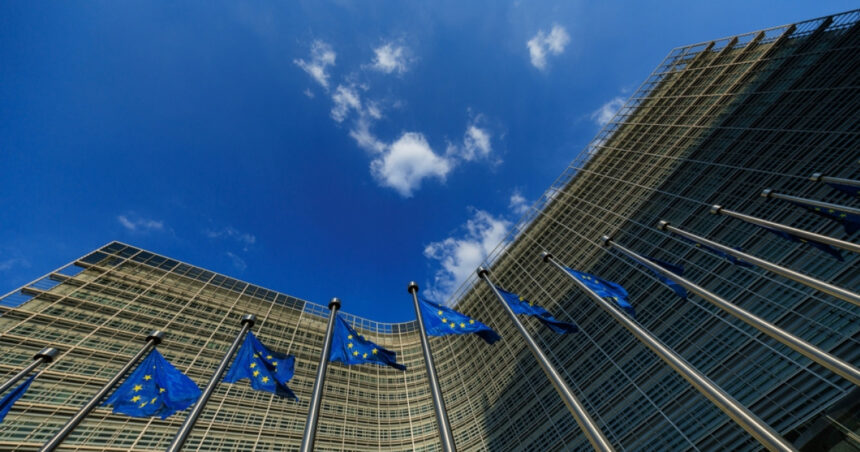 Comisia Europeană explorează soluții pentru a bloca noi acorduri cu furnizorii ruși de combustibili fosili în UE 1 comisia europeana cauta cai de a interzice firmelor din ue sa incheie noi contracte pentru combustibilii fosili de la rusi 6808eb9a20683