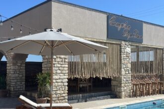 complex turistic cu piscina de vanzare in costinesti proprietarii cer 165 milioane de euro 680da7623d13a