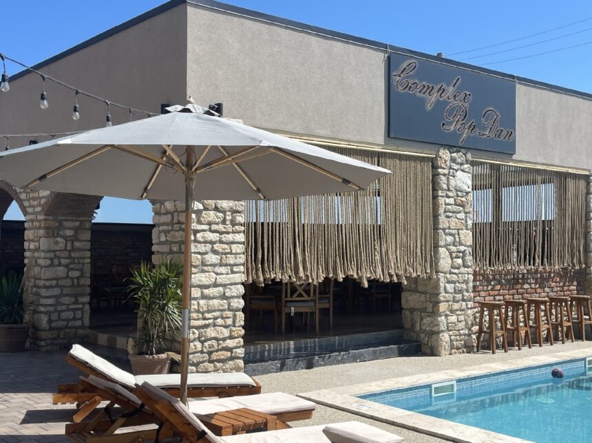 Oportunitate unică: Complex turistic cu piscină disponibil în Costinești la prețul de 1,65 milioane de euro! 1 complex turistic cu piscina de vanzare in costinesti proprietarii cer 165 milioane de euro 680da7623d13a