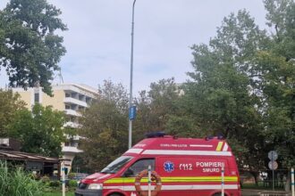 copilas de 4 ani lovit de masina pe aleea zmeurei intervin echipajele smurd 67fa589189182
